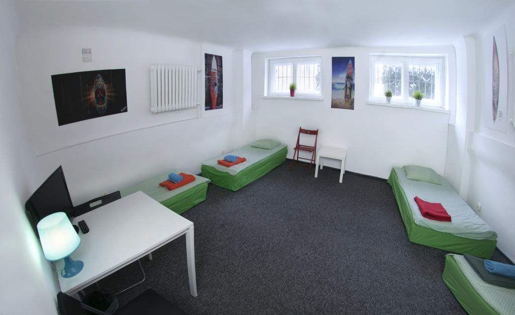 Wierzbno Hostel Варшава Екстериор снимка