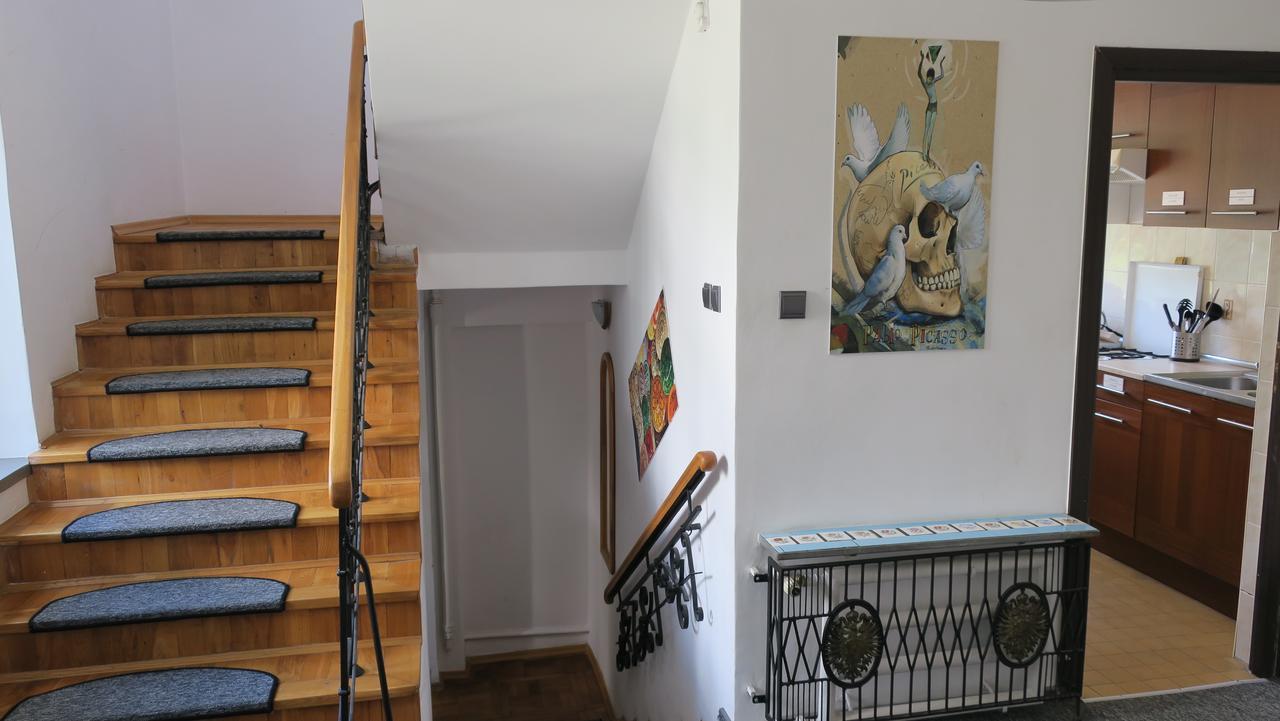 Wierzbno Hostel Варшава Екстериор снимка